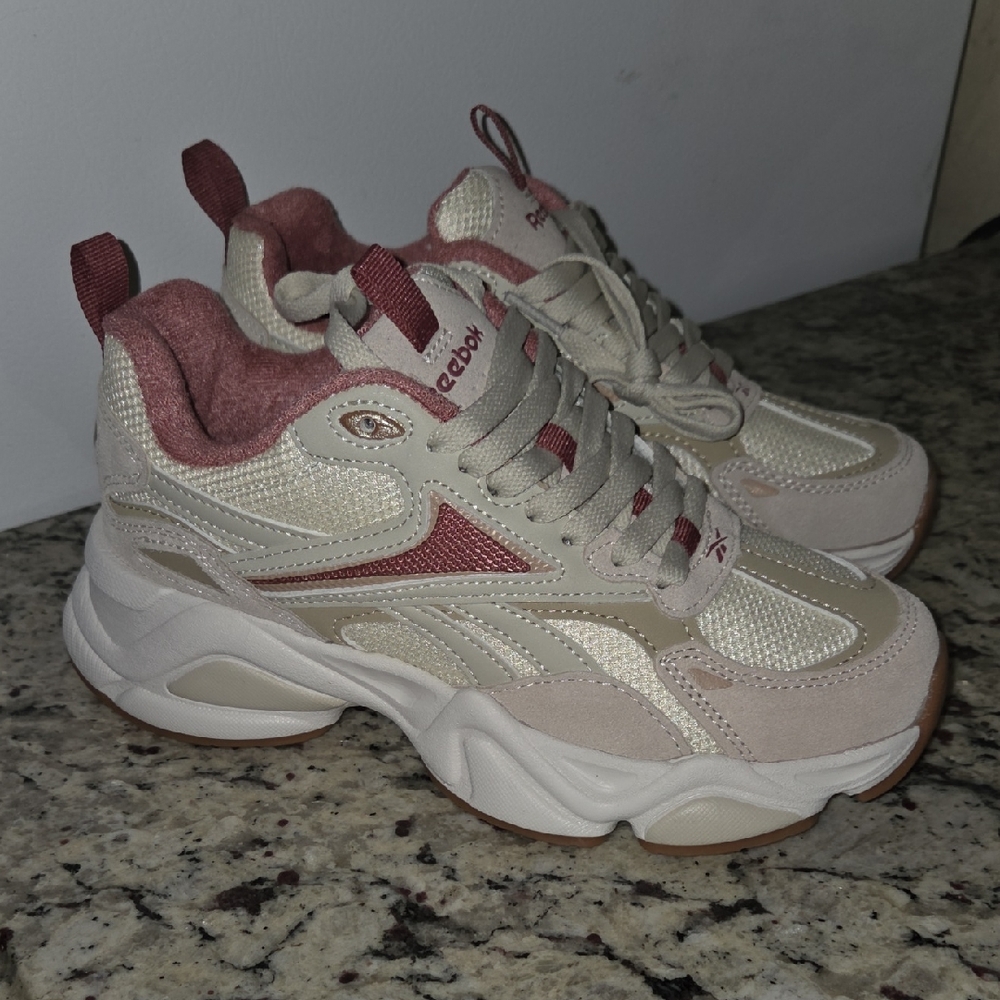 NEW Reebok Royal Charge women's sneakers Size 6.5, Khaki Berry Colorway